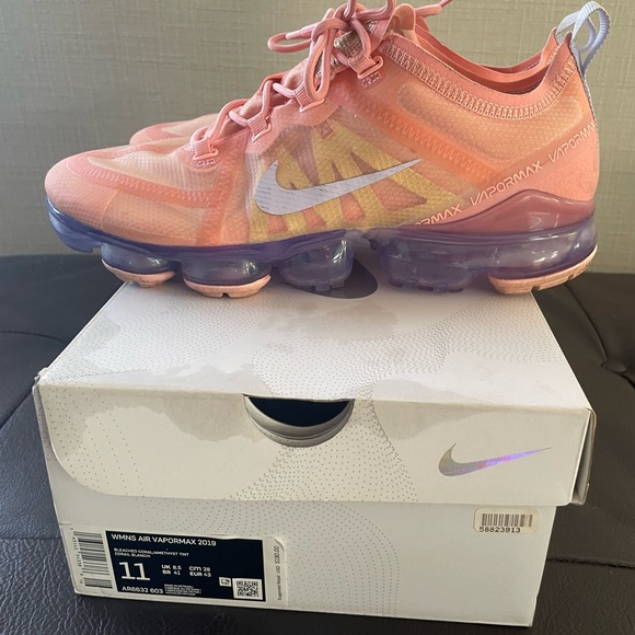 Pampered with pre-loving care! Nike VaporMax 2019 Shoes. Women. - Picture 3 of 7